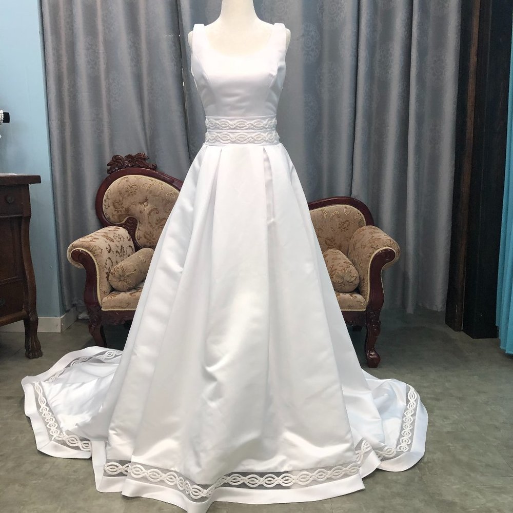 Sample Bridgerton Wedding Dress, Satin Aline ballgown, White Size 4, Reg $2599